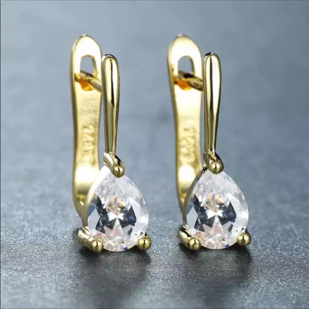 NEW 18K YELLOW GOLD DIAMOND EARRINGS, NICE EARRINGS, CUTE EARRINGS - Picture 3 of 3